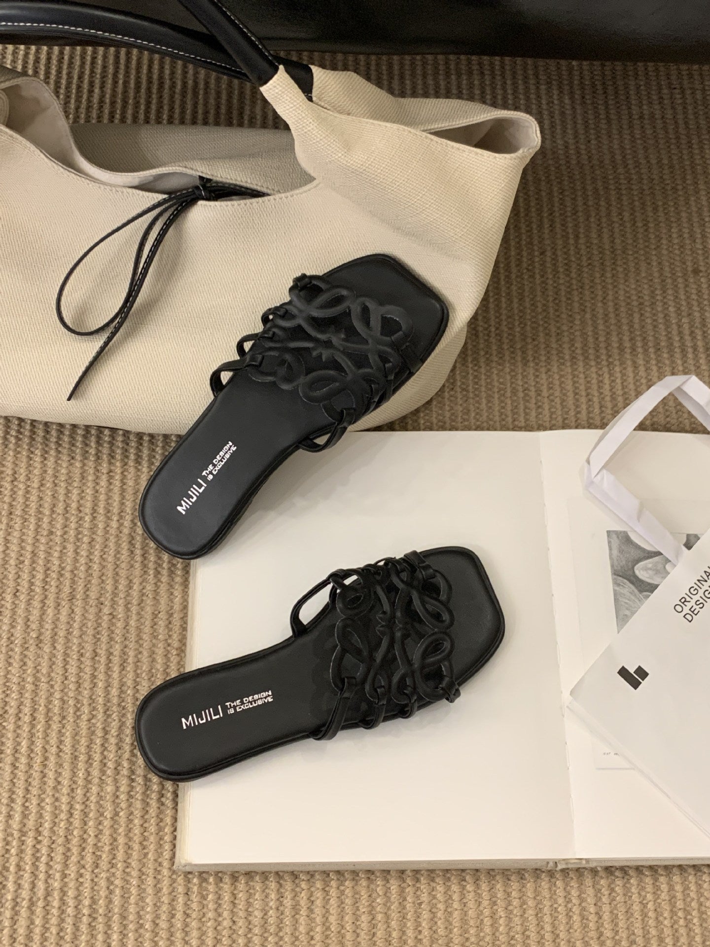 Summer Roman Style Hollow-out Slippers Flat All-match Vacation Style Beach Slippers Women